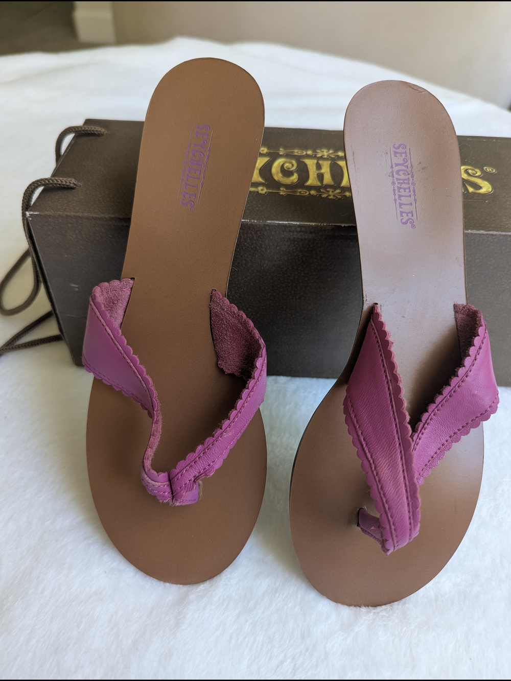 Seychelles Magenta Scalloped Leather Thong Sandals